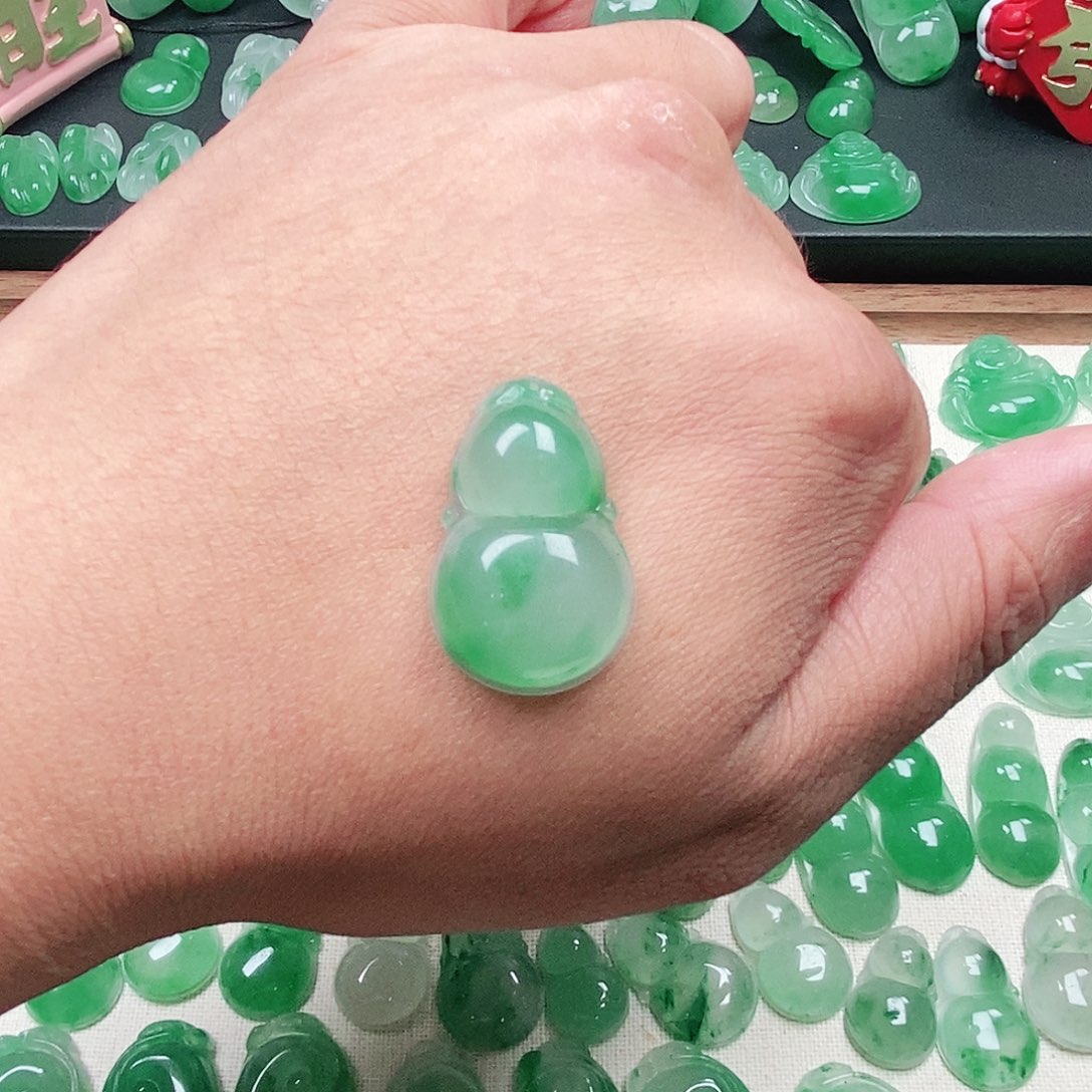 石英质玉合金颈饰小*斧