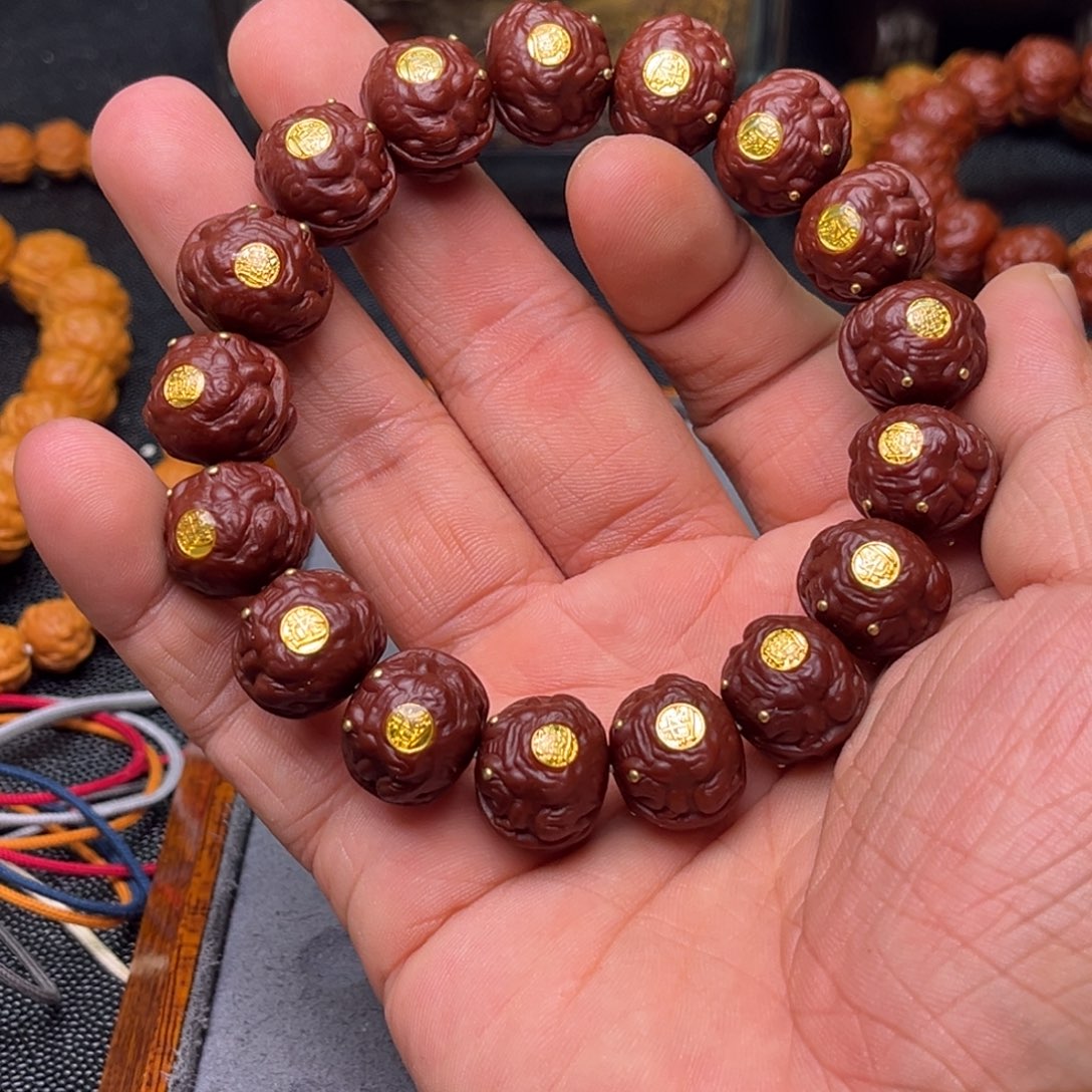 吊坠猴头核桃红金蟾