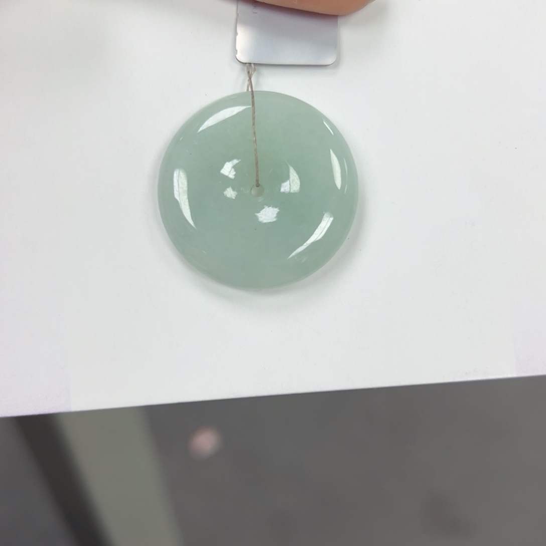 翡翠颈饰未镶嵌平安扣