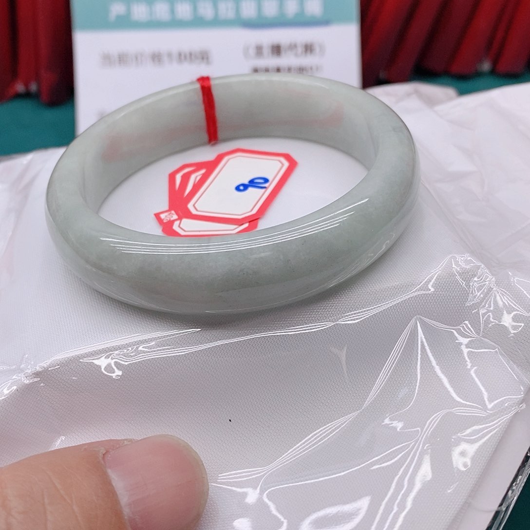 翡翠手镯未镶嵌/*?900000000