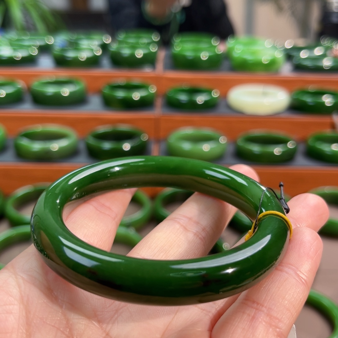 未镶嵌手镯和田玉（碧玉）