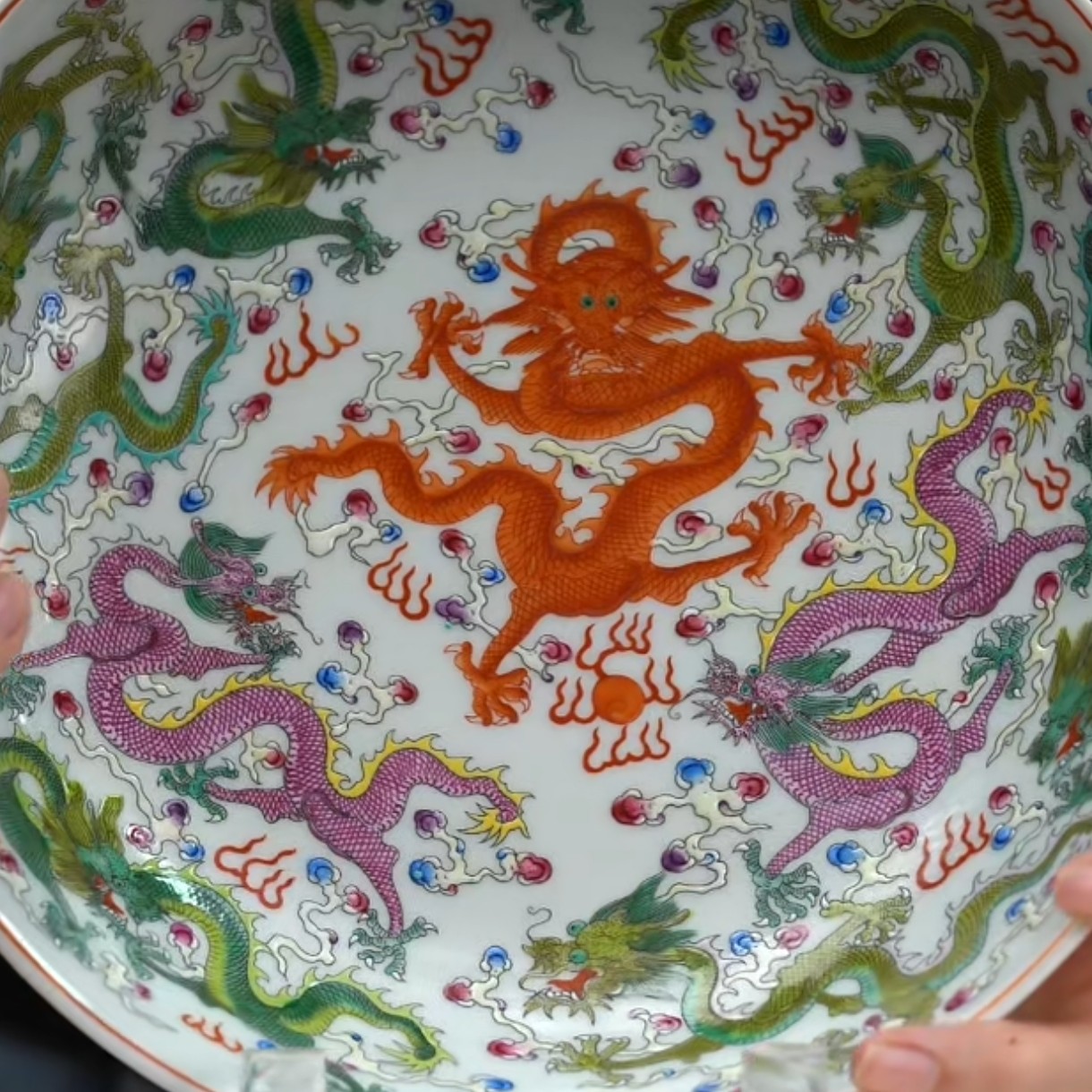 粉 彩九龙纹赏盘