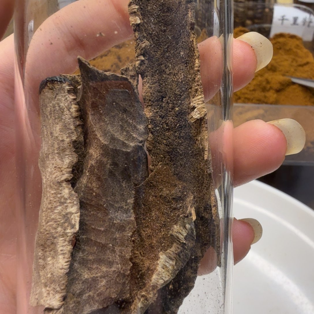*****沉香碎屑沉香鸡母虫块料10克