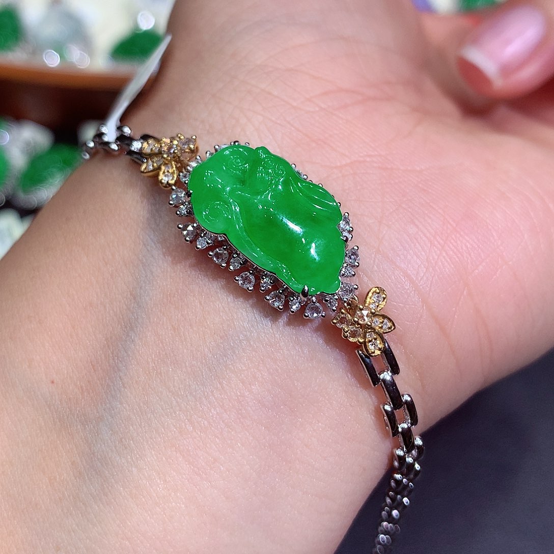 翡翠吊坠(不含链)18K金镶嵌