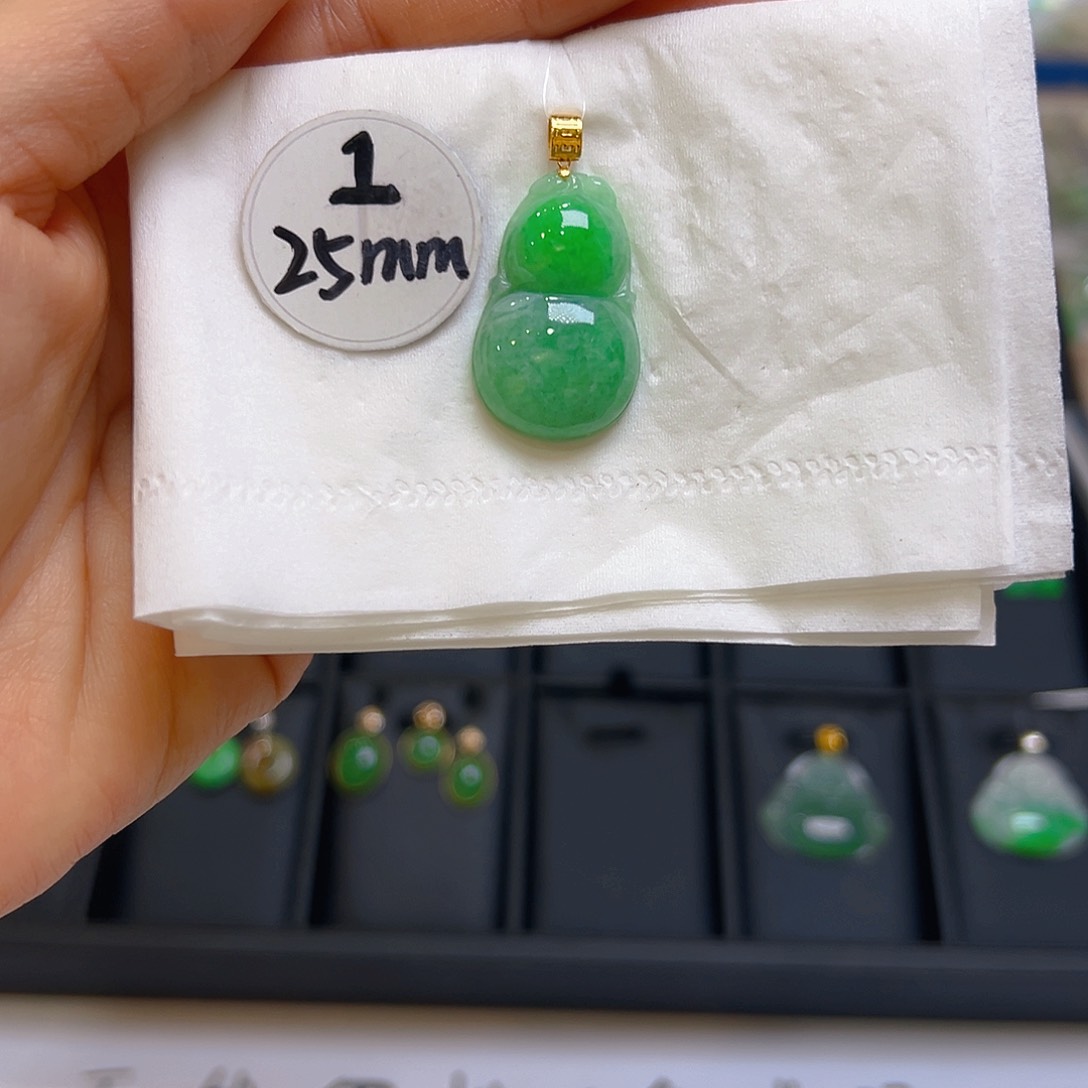 翡翠颈饰18K金镶嵌翡翠