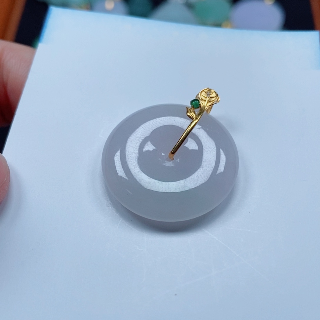 翡翠未镶嵌颈饰平安扣