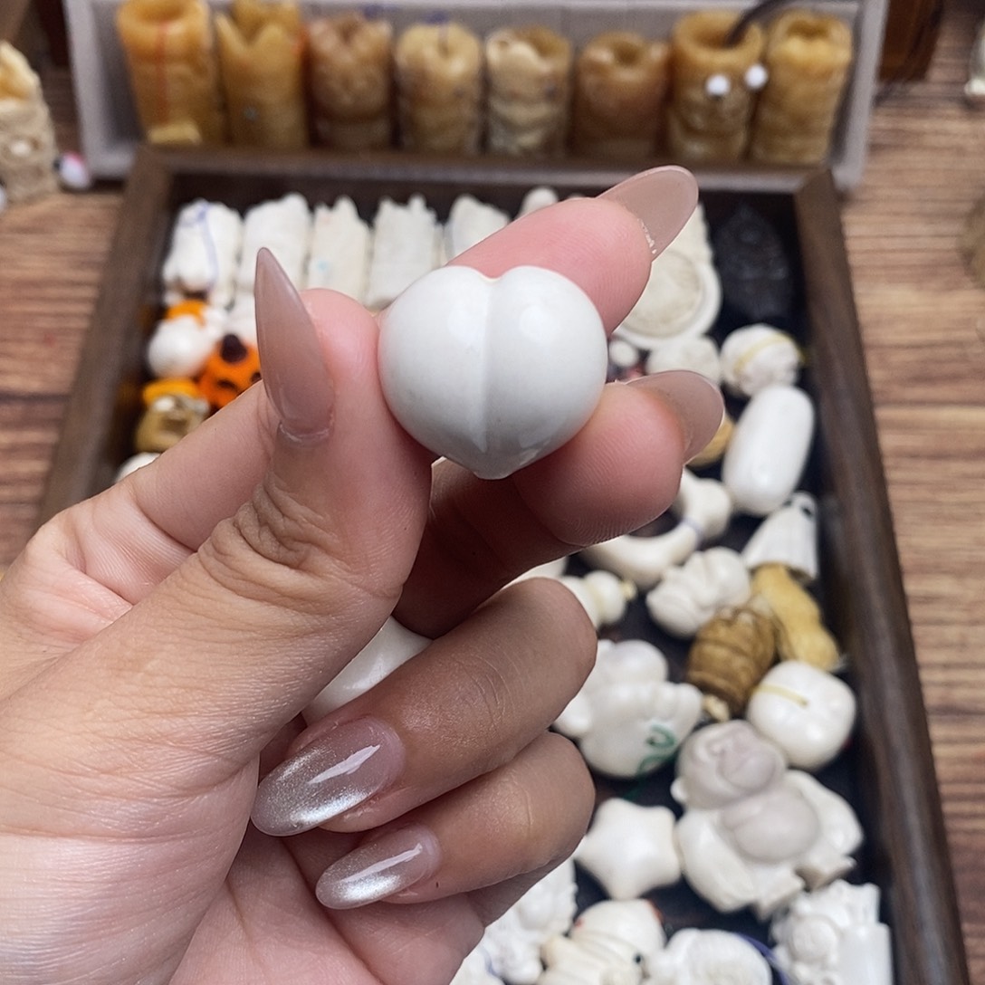 鹿骨把件青****葵20号爱心桃