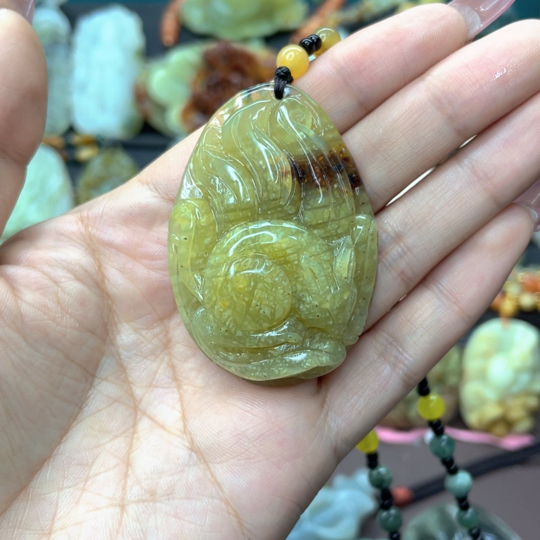 蛇纹石玉颈饰未镶嵌