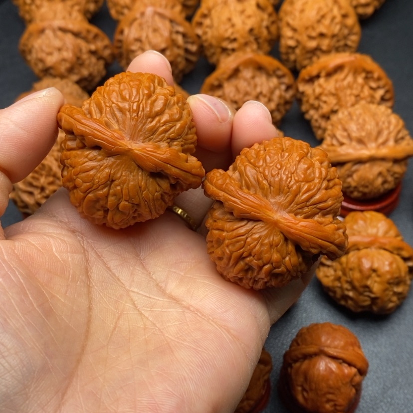 【闪购商品】文玩核桃把件42白狮子