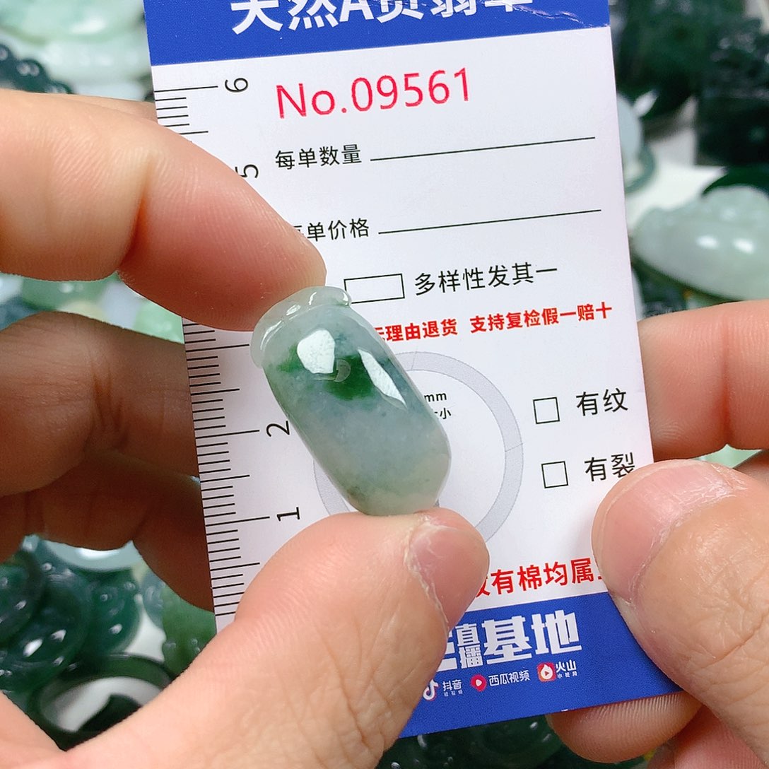 翡翠颈饰未镶嵌天然翡翠