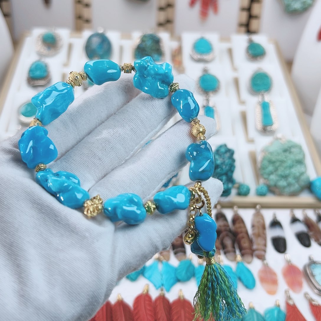 绿松石颈饰未镶嵌