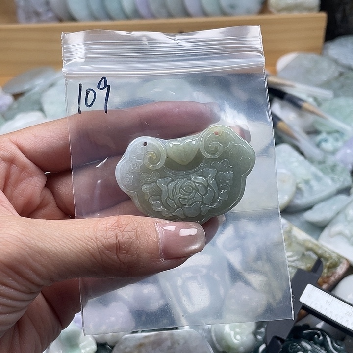 翡翠未镶嵌颈饰翡翠