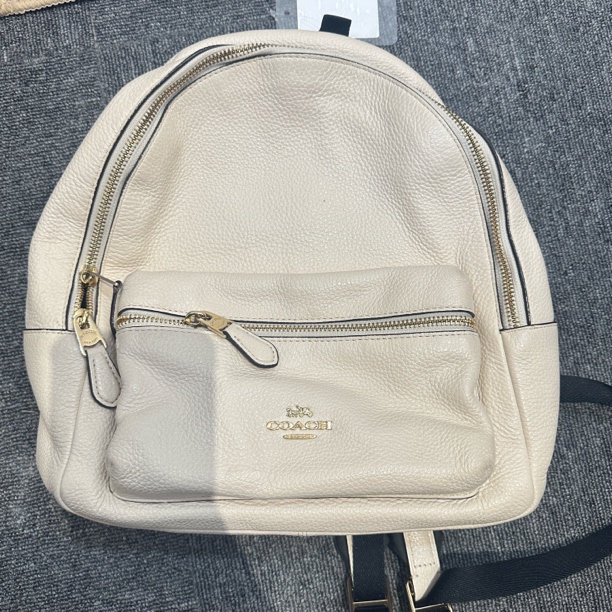 95新 COACH/蔻驰 coach奶白色双肩包/sk579