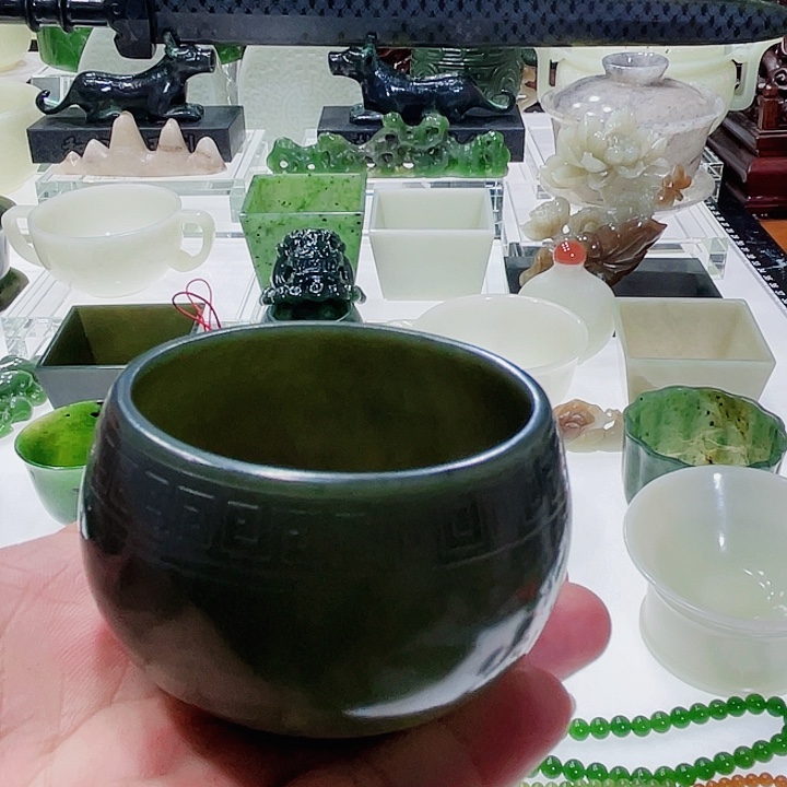 和田玉挂件未镶嵌皮****了