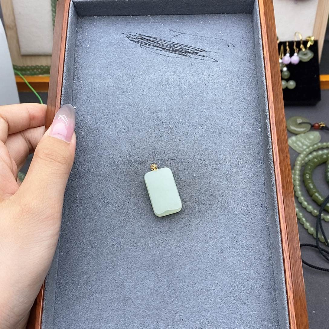 和田玉18K金镶嵌吊坠(不含链)