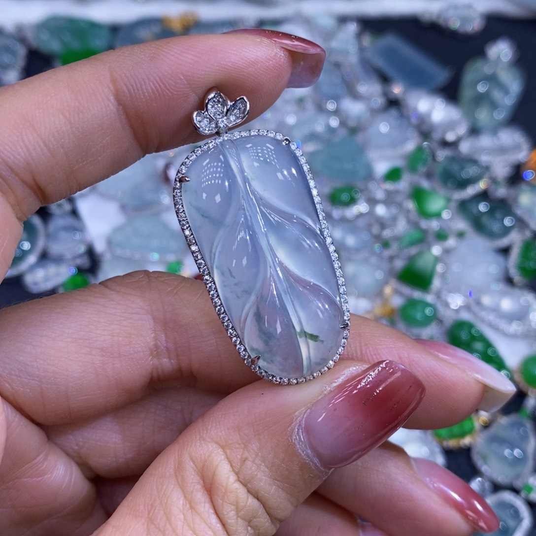 翡翠18K金镶嵌颈饰