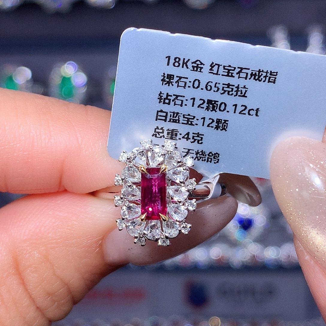 18K金镶嵌红宝石戒指