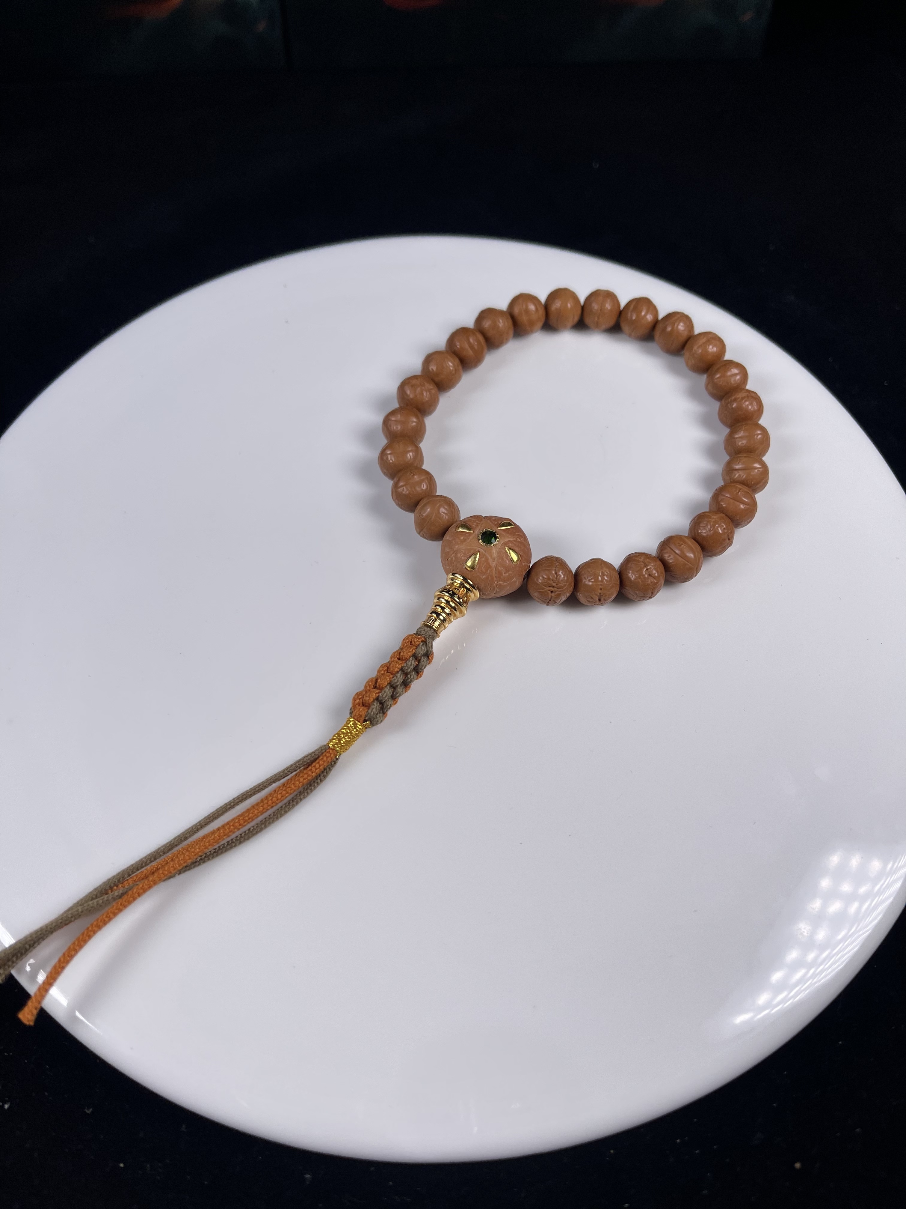 猴头核桃雕刻猴凤