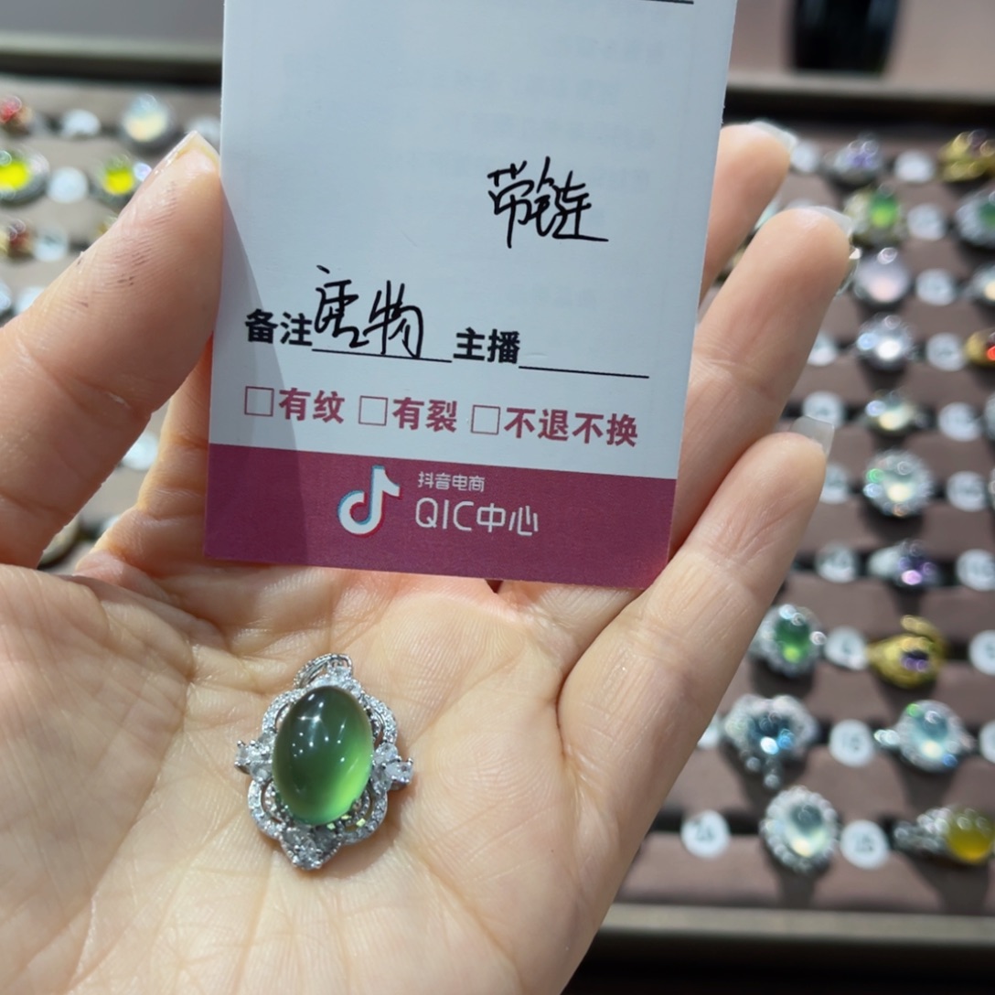 蛇纹石玉手镯未镶嵌语*手镯