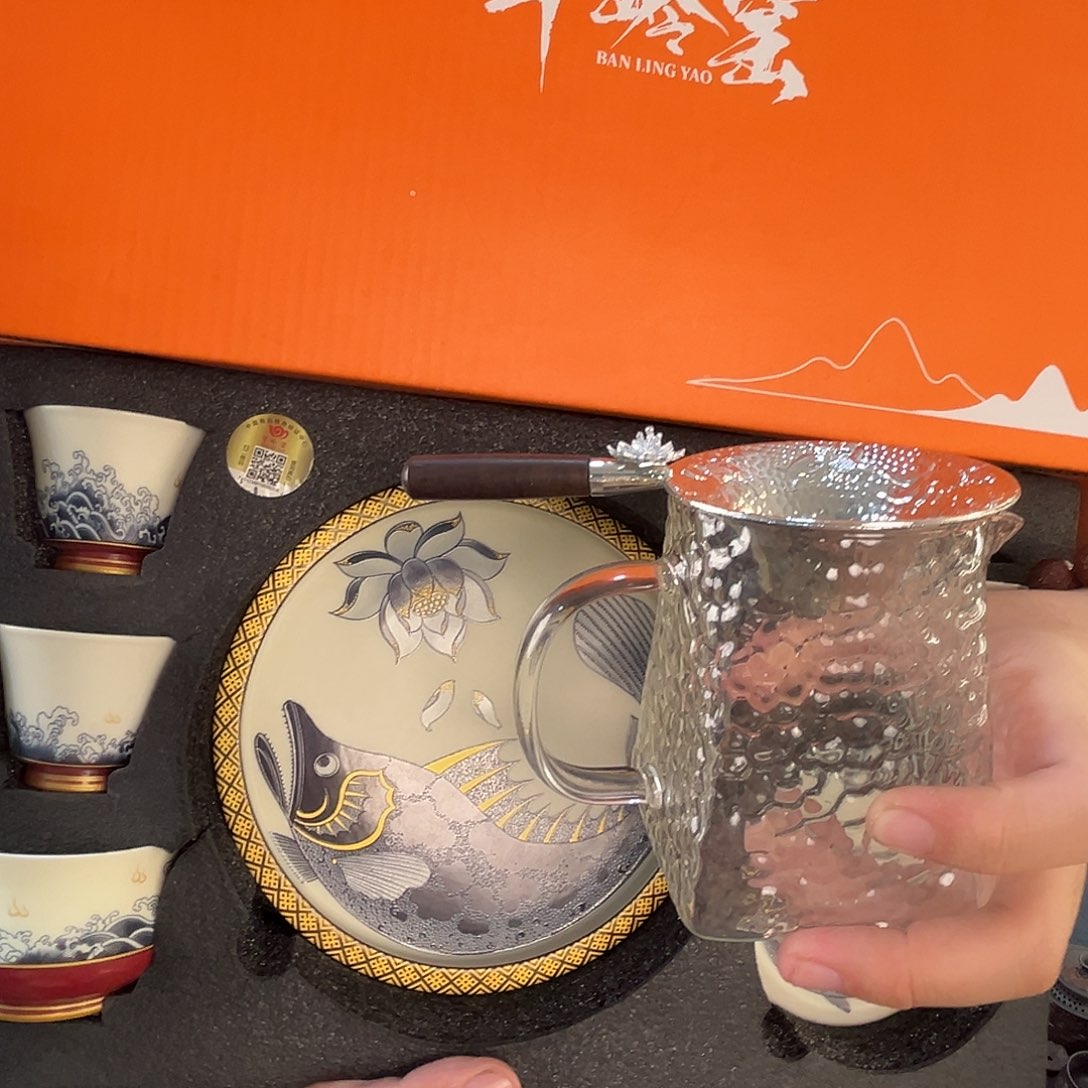 这些盖碗很漂亮！！！