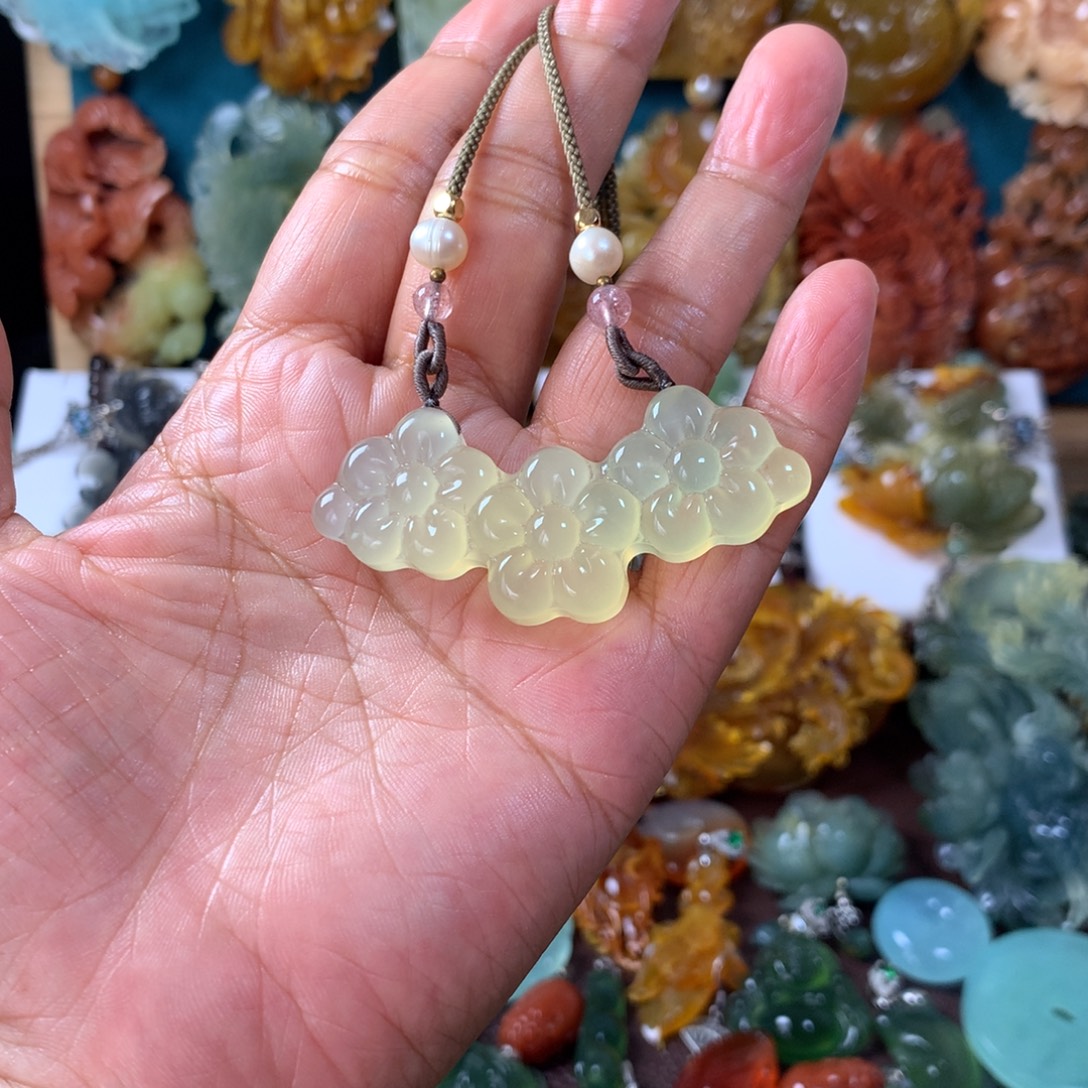 蛇纹石玉未镶嵌挂坠