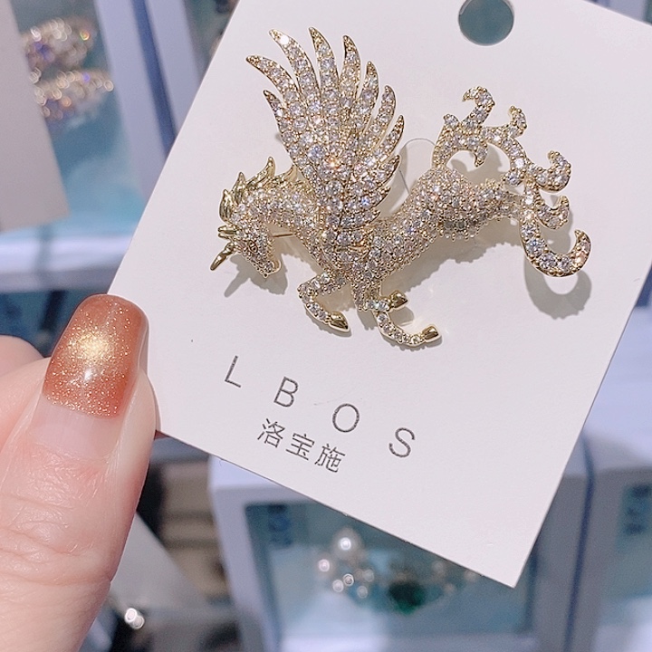 锆石铜合金小飞马胸针