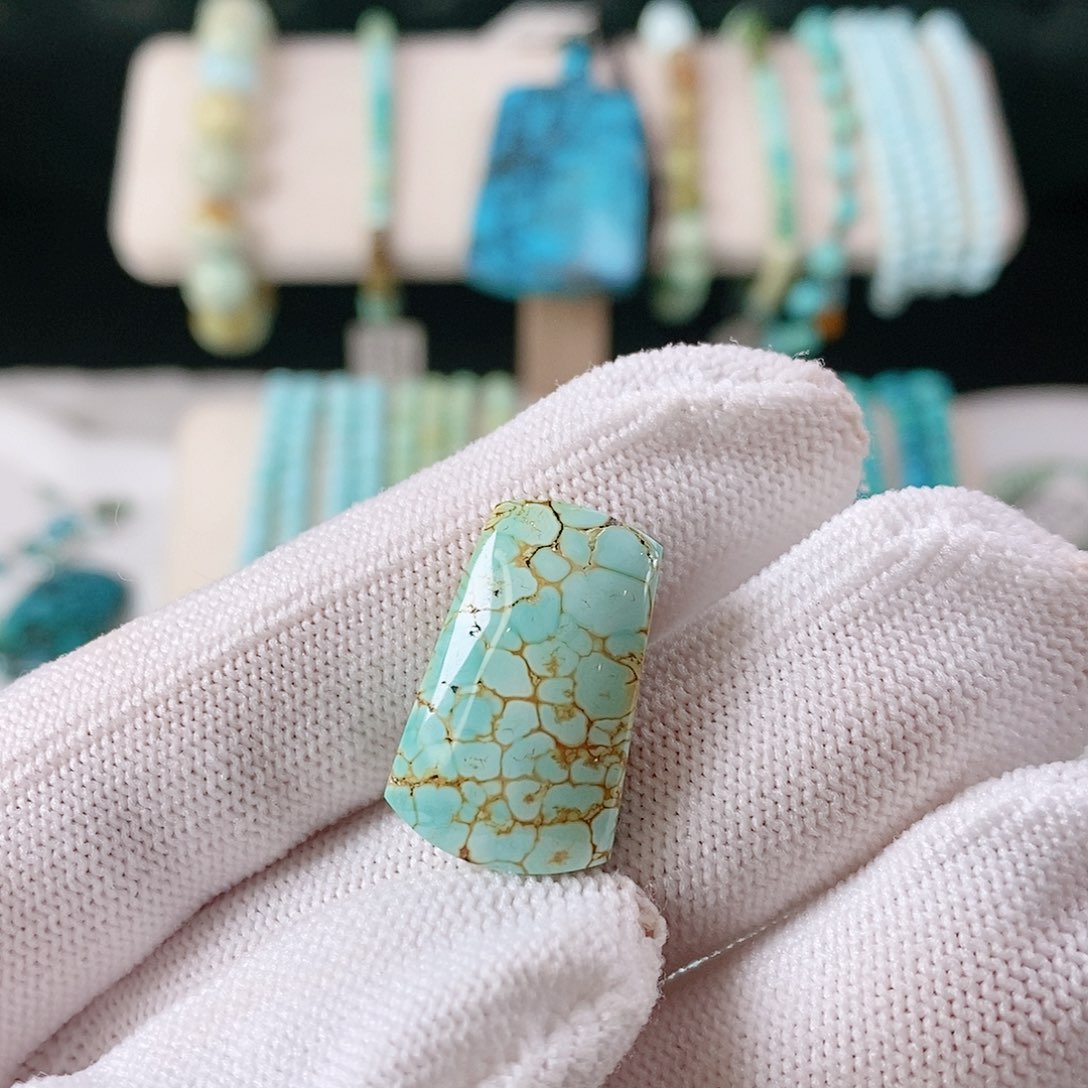 绿松石未镶嵌珠宝奇石