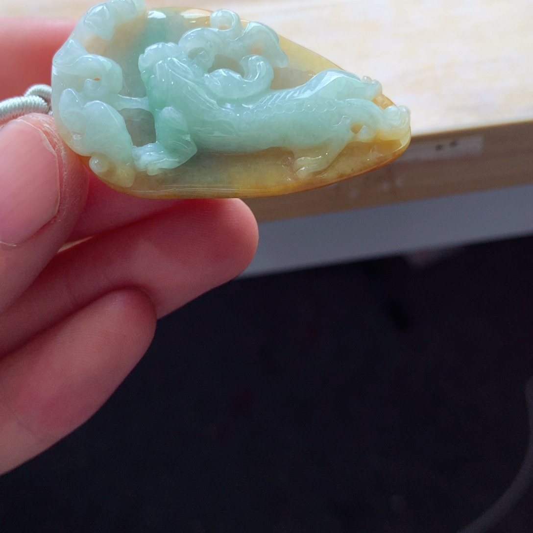 翡翠颈饰未镶嵌吊坠
