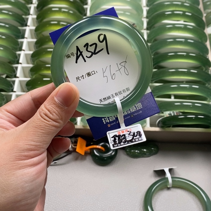 元****蛇纹石玉未镶嵌手镯