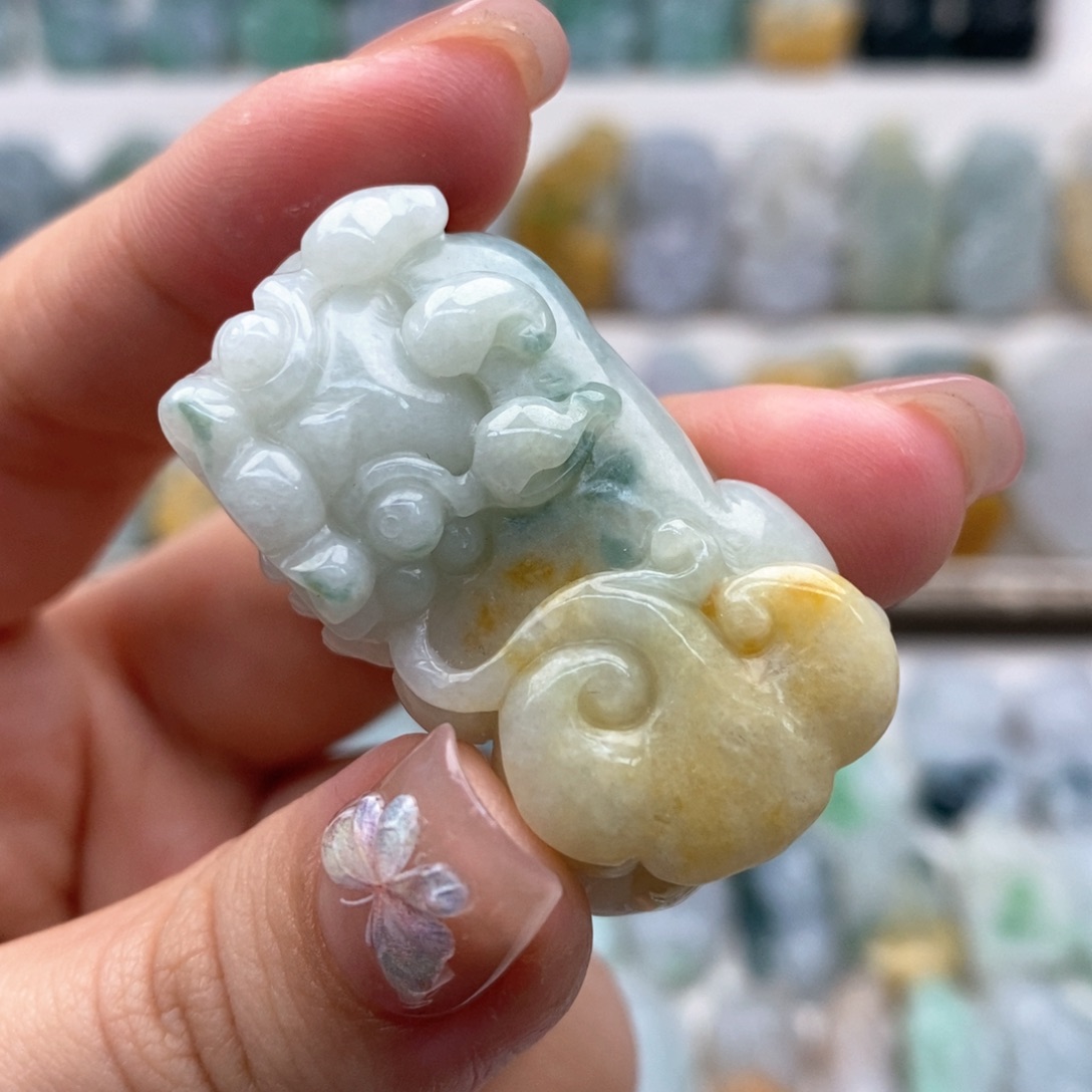 翡翠吊坠(赠链)未镶嵌