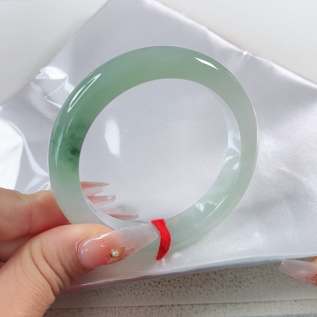 翡翠手镯未镶嵌①①④