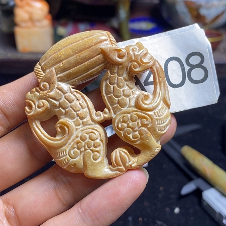 透闪石-蛇纹石玉合金颈饰