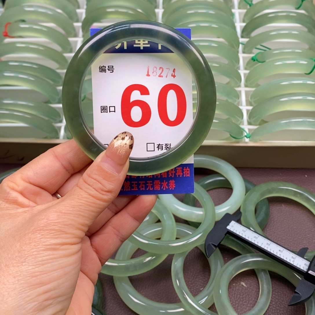 入***格蛇纹石玉未镶嵌手镯