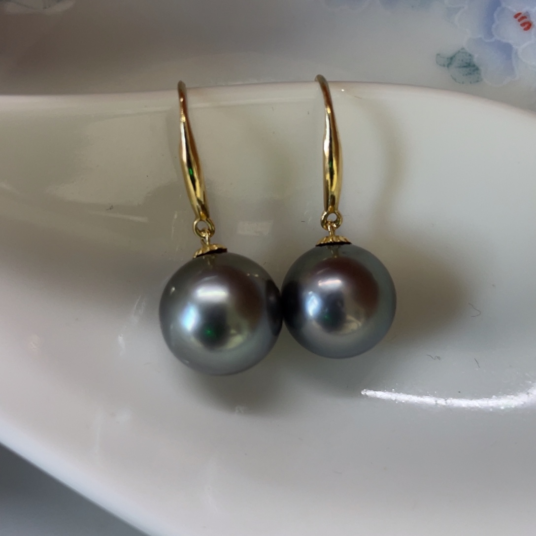 18K金镶嵌海水珍珠耳饰
