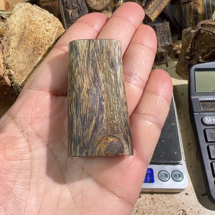 沉香吊坠绿棋楠沉香吊坠9.9克