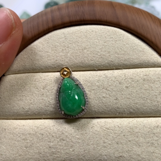 翡翠颈饰18K金镶嵌翡翠