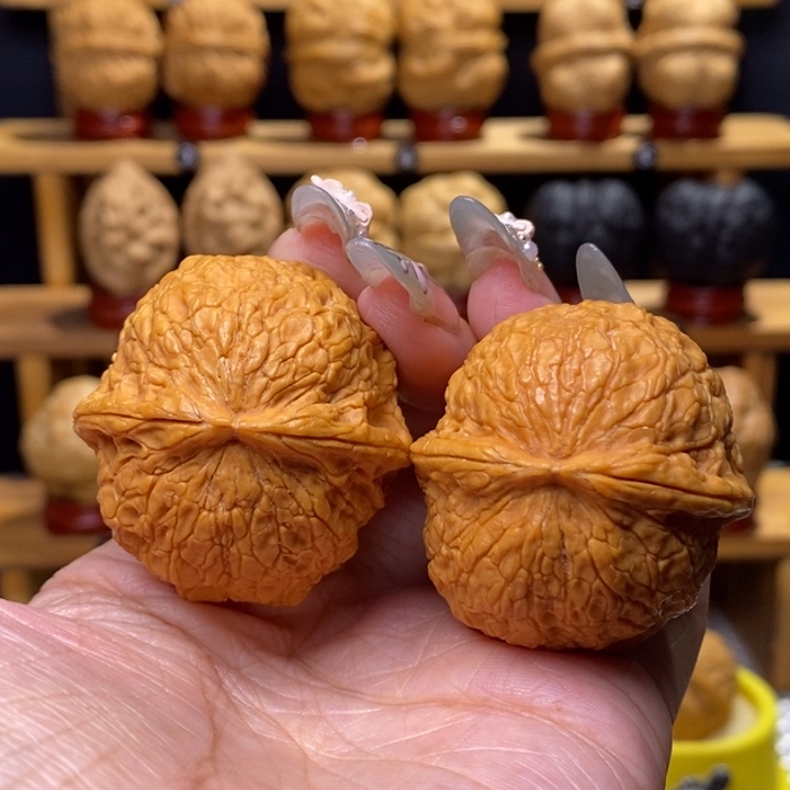 文玩核桃把件金丝绣球41号40尺