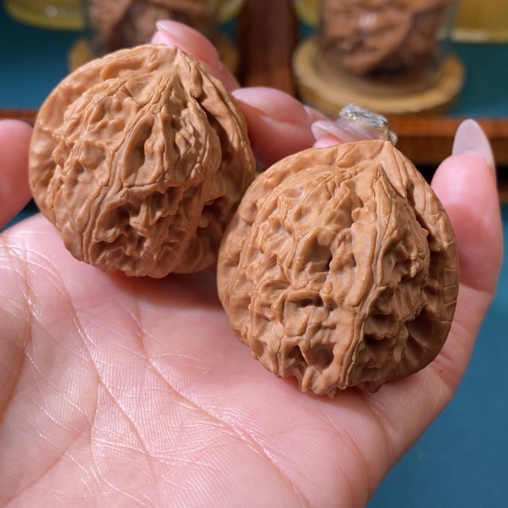 文玩核桃吊坠三角白