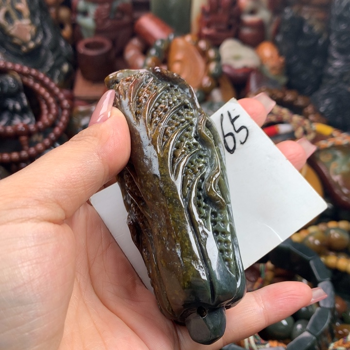 透闪石质玉未镶嵌珠宝奇石
