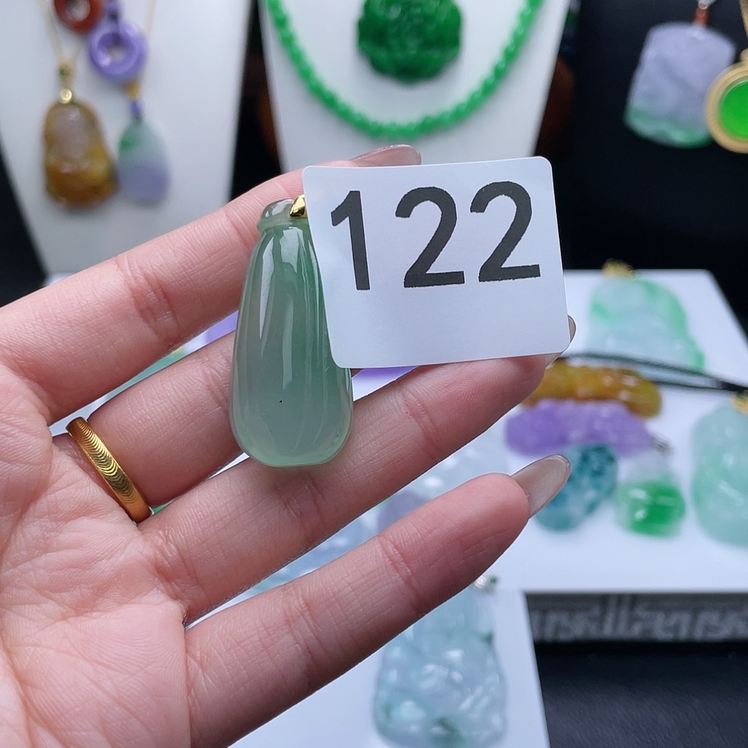 翡翠吊坠(赠链)未镶嵌