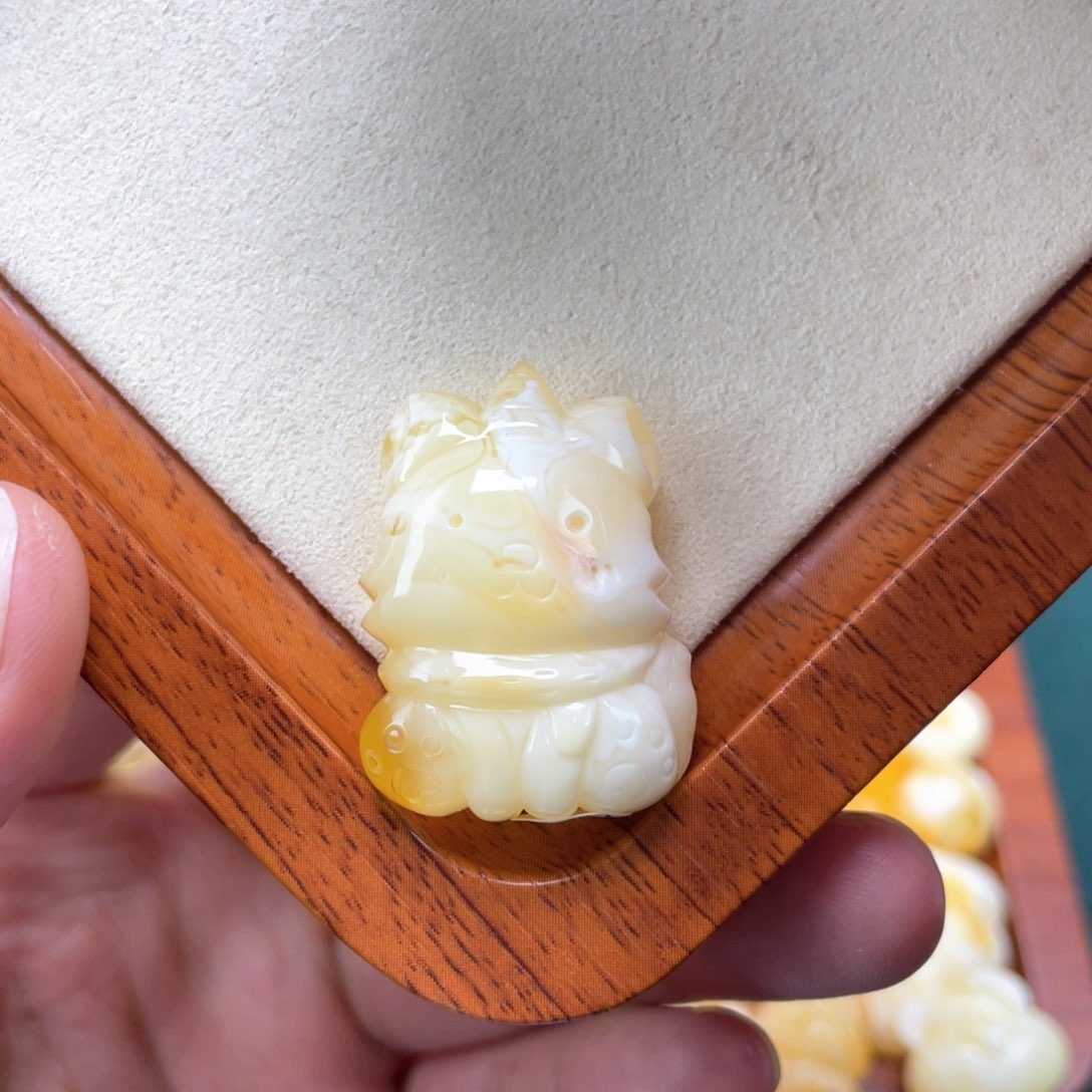 琥珀裸石未镶嵌蜜蜡