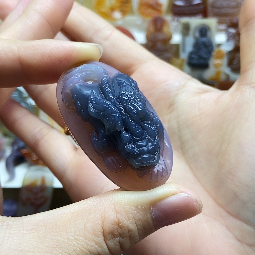 陆***渝玛瑙/玉髓未镶嵌颈饰