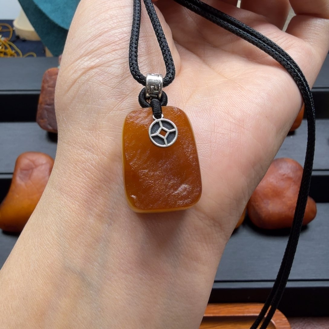 琥珀吊坠(赠链)未镶嵌