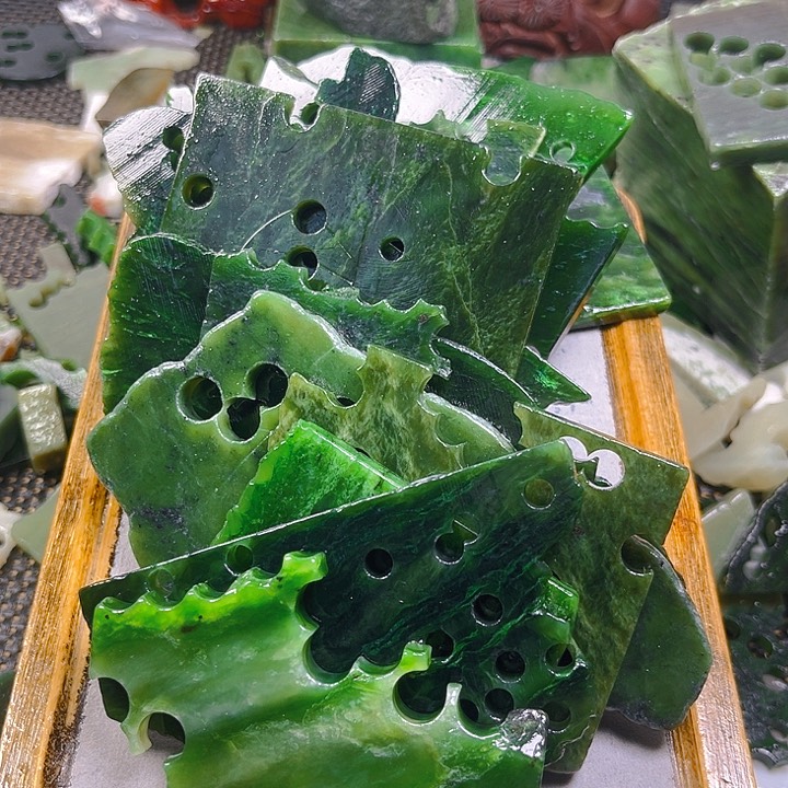 未镶嵌和田玉珠宝半成品蓝*瑰