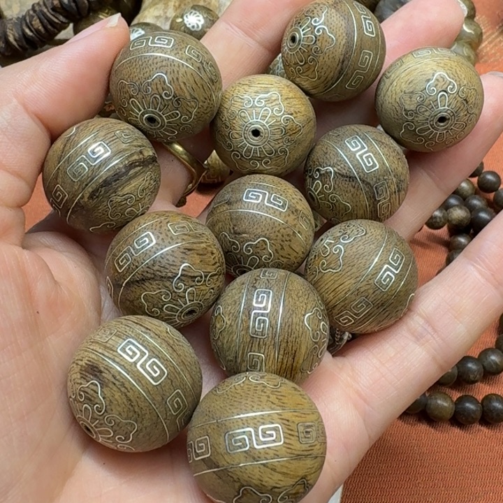 大叶紫檀（黑酸枝木类）