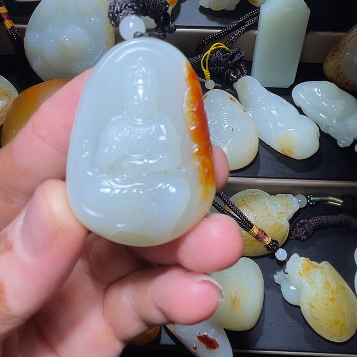 笑***云和田玉未镶嵌车挂