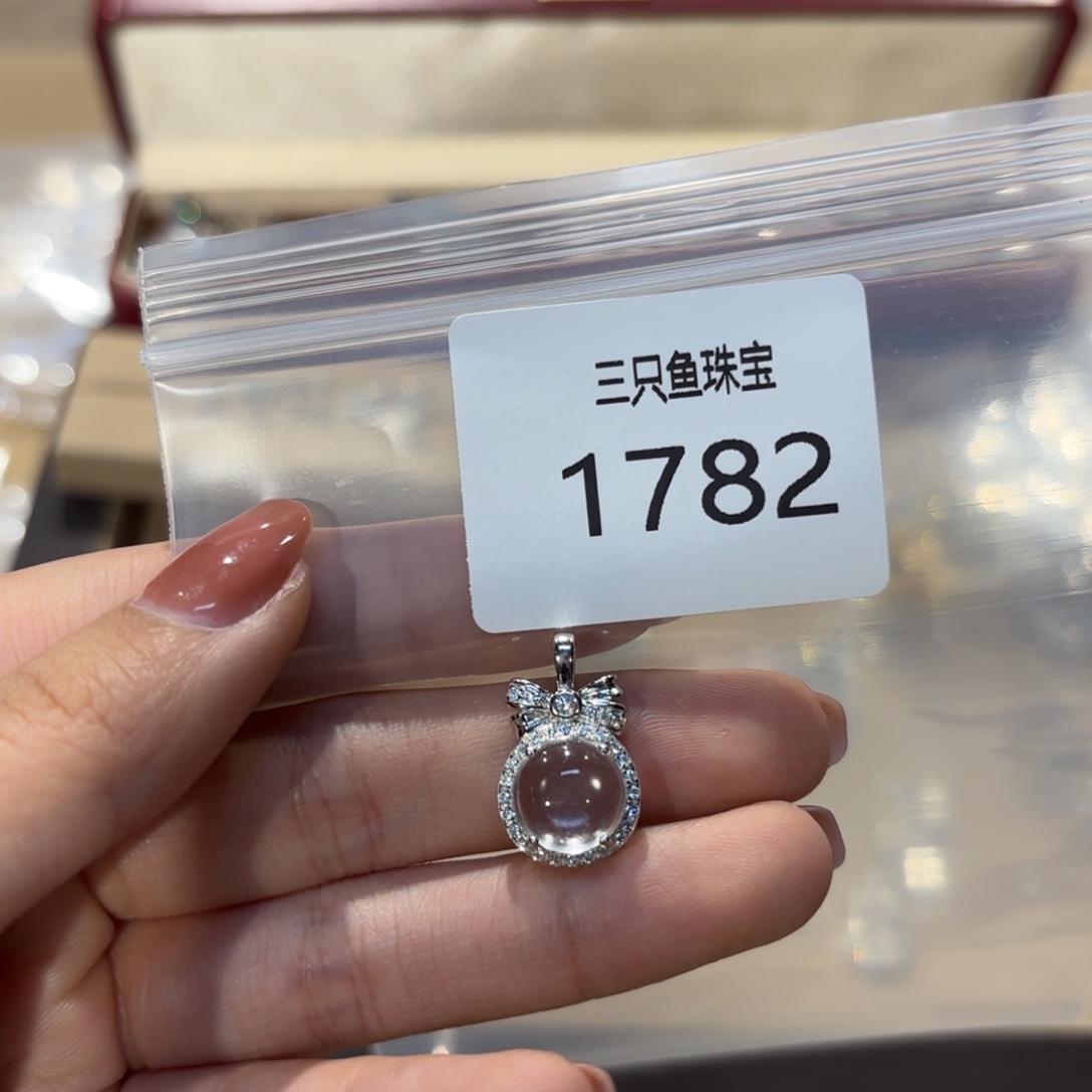 只***的石英质玉银S925镶嵌颈饰
