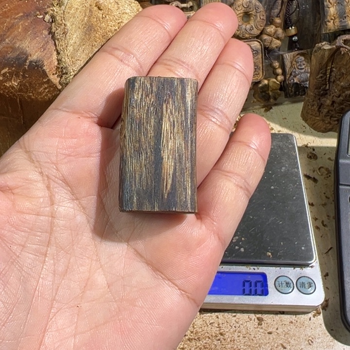 沉香吊坠听*绿棋楠沉香吊坠8.3克