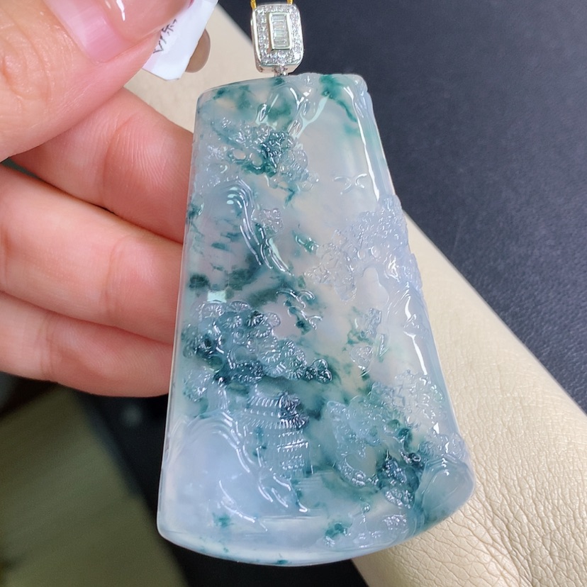 【闪购商品】翡翠18K金镶嵌颈饰山水牌