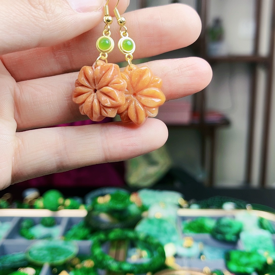 翡翠颈饰未镶嵌耳饰